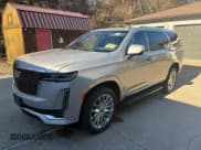 ✅ 2024 Cadillac Escalade 4WD Premium Luxury • VIN: 1GYS4BKL9RR241428 • Лот: 93646355. Опубликован ранее на Copart с пробегом 14 017 миль. Бесплатный доступ к архиву аукционных продаж из США и подробный отчёт об истории автомобиля на DreamBid. Изображение 2.