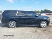 ✅ 2023 Chevrolet Suburban Premier • VIN: 1GNSCFKD8PR353280 • Lot: 43401708. Wystawiony na IAAI z przebiegiem 42 587 mil. Bezpłatny archiwum sprzedaży aukcyjnych z USA i szczegółowy raport historii pojazdu na DreamBid. Zdjęcie 13.