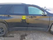✅ 2023 Chevrolet Traverse LS • VIN: 1GNERFKW5PJ321043 • Lot: 43370186. Wystawiony na IAAI z przebiegiem 32 386 mil. Bezpłatny archiwum sprzedaży aukcyjnych z USA i szczegółowy raport historii pojazdu na DreamBid. Zdjęcie 14.