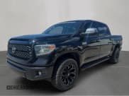 ✅ 2021 Toyota Tundra Platinum • VIN: 5TFAY5F12MX973016 • Lot: 66031045. Wystawiony na Copart z przebiegiem 201 667 mil. Bezpłatny archiwum sprzedaży aukcyjnych z USA i szczegółowy raport historii pojazdu na DreamBid. Zdjęcie 2.