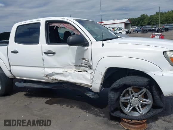 ✅ 2014 Toyota Tacoma PreRunner • VIN: 3TMJU4GN5EM161224 • Lot: 43179702. Listed on IAAI with 148,222 mi. Free auction sales archive from the USA and detailed vehicle history report at DreamBid. Image 6.