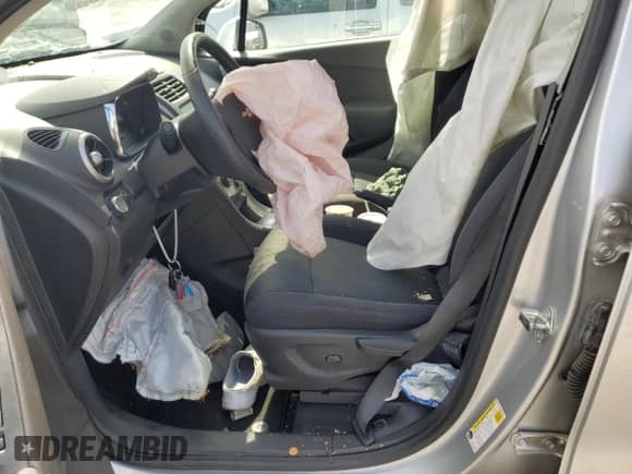 2016 Chevrolet Trax LT z VIN 3GNCJLSB2GL238138, wystawiony jako Copart lot #63452885 z przebiegiem Nie podano mil oraz Nie do naprawy • Non repairable. Historia ofert i sprzedaży dostępna na DreamBid. Obrazek 7.