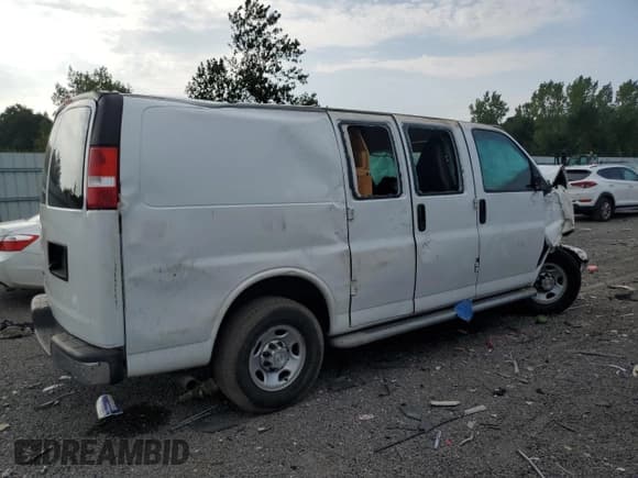 ✅ 2021 Chevrolet Express Cargo • VIN: 1GCWGAFP3M1259050 • Lot: 66394535. Wystawiony na Copart z przebiegiem Nie podano. Bezpłatny archiwum sprzedaży aukcyjnych z USA i szczegółowy raport historii pojazdu na DreamBid. Zdjęcie 3.