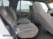 ✅ 2002 Ford Expedition XLT • VIN: 1FMRU15W42LA37371 • Lot: 68281875. Wystawiony na Copart z przebiegiem 120 222 mil. Bezpłatny archiwum sprzedaży aukcyjnych z USA i szczegółowy raport historii pojazdu na DreamBid. Zdjęcie 11.