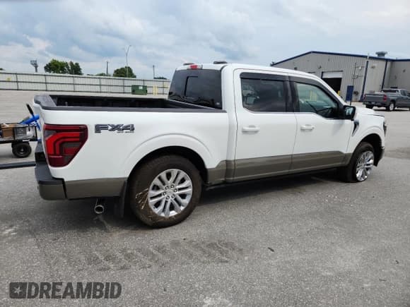 ✅ 2025 Ford F-150 King Ranch • VIN: 1FTFW6L88SFA02513 • Lot: 57316435. Wystawiony na Copart z przebiegiem 3 084 mil. Bezpłatny archiwum sprzedaży aukcyjnych z USA i szczegółowy raport historii pojazdu na DreamBid. Zdjęcie 3.