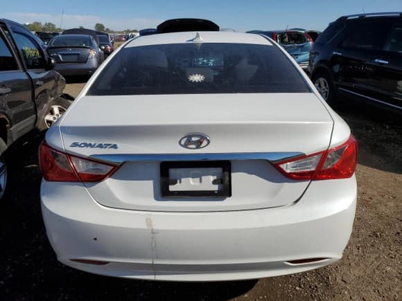 ✅ 2011 Hyundai Sonata GLS • VIN: 5NPEB4AC6BH054568 • Lot: 72739894. Listed on Copart with 129,673 mi. Free auction sales archive from the USA and detailed vehicle history report at DreamBid. Image 6.