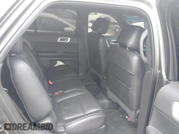 ✅ 2015 Ford Explorer XLT • VIN: 1FM5K7D85FGB07002 • Lot: 43526594. Wystawiony na IAAI z przebiegiem 173 528 mil. Bezpłatny archiwum sprzedaży aukcyjnych z USA i szczegółowy raport historii pojazdu na DreamBid. Zdjęcie 8.