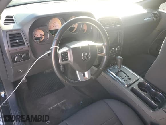 ✅ 2012 Dodge Challenger SXT • VIN: 2C3CDYAG7CH208635 • Lot: 87127114. Wystawiony na Copart z przebiegiem 122 342 mil. Bezpłatny archiwum sprzedaży aukcyjnych z USA i szczegółowy raport historii pojazdu na DreamBid. Zdjęcie 8.