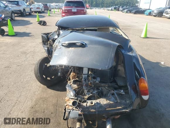 ✅ 1971 Volkswagen Karmann Ghia • VIN: 3G87H2R166025 • Lot: 63653855. Wystawiony na Copart z przebiegiem 66 569 mil. Bezpłatny archiwum sprzedaży aukcyjnych z USA i szczegółowy raport historii pojazdu na DreamBid. Zdjęcie 6.