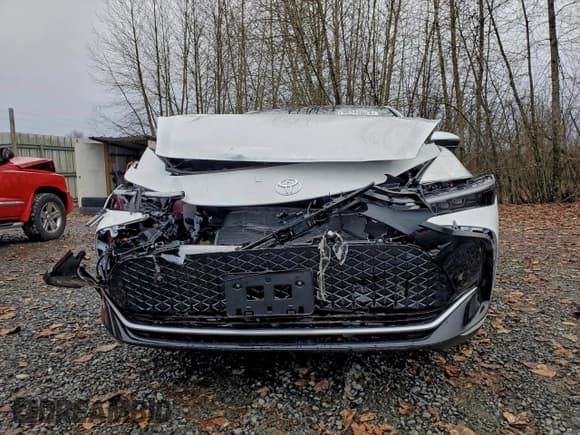 ✅ 2025 Toyota Crown Platinum • VIN: JTDAFAAF3S3012785 • Lot: 96342625. Wystawiony na Copart z przebiegiem 1 059 mil. Bezpłatny archiwum sprzedaży aukcyjnych z USA i szczegółowy raport historii pojazdu na DreamBid. Zdjęcie 5.