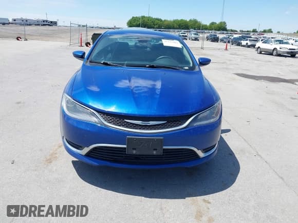 ✅ 2015 Chrysler 200 Limited • VIN: 1C3CCCAB4FN761054 • Lot: 42337982. Listed on IAAI with 124,320 mi. Free auction sales archive from the USA and detailed vehicle history report at DreamBid. Image 6.