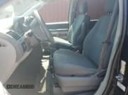 ✅ 2010 Chrysler Town & Country LX • VIN: 2A4RR2D12AR463996 • Lot: 64144025. Wystawiony na Copart z przebiegiem 179 794 mil. Bezpłatny archiwum sprzedaży aukcyjnych z USA i szczegółowy raport historii pojazdu na DreamBid. Zdjęcie 7.