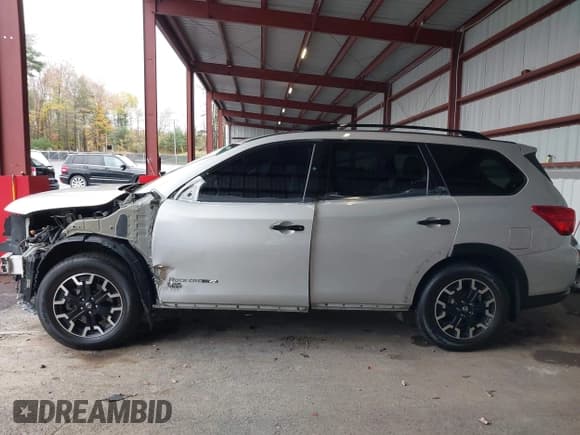 ✅ 2020 Nissan Pathfinder SL • VIN: 5N1DR2CM3LC637027 • Lot: 43399065. Listed on IAAI with 116,814 mi. Free auction sales archive from the USA and detailed vehicle history report at DreamBid. Image 15.