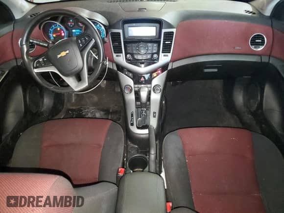 2014 Chevrolet Cruze 1LT z VIN 1G1PC5SB7E7419438, wystawiony jako Copart lot #62817625 z przebiegiem 138 033 mil mil oraz Szkoda całkowita • Salvage title. Historia ofert i sprzedaży dostępna na DreamBid. Obrazek 8.