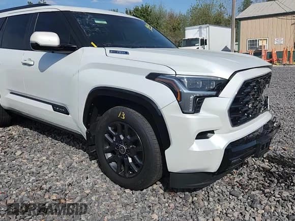 ✅ 2024 Toyota Sequoia Platinum • VIN: 7SVAAABA1RX042426 • Lot: 84625595. Wystawiony na Copart z przebiegiem 20 594 mil. Bezpłatny archiwum sprzedaży aukcyjnych z USA i szczegółowy raport historii pojazdu na DreamBid. Zdjęcie 13.