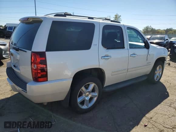 2013 Chevrolet Tahoe LTZ with VIN 1GNSKCE09DR110650, listed as a Copart auction lot 82342915 with 107,934 mi miles and Clean title. Bid and sale history available at DreamBid. Image 3.