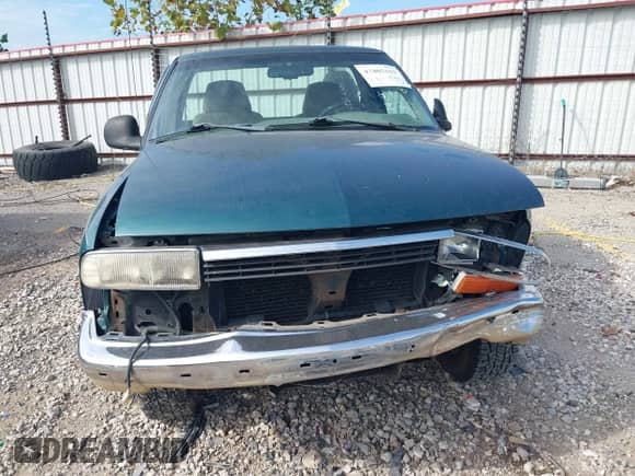✅ 1998 Chevrolet S-10 • VIN: 1GCCS14W8W8121476 • Lot: 43405163. Listed on IAAI with Not provided. Free auction sales archive from the USA and detailed vehicle history report at DreamBid. Image 13.