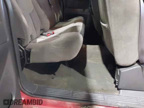 ✅ 2007 Chevrolet Silverado 2500HD Work Truck • VIN: 1GCHK29U17E141493 • Lot: 41369229. Wystawiony na IAAI z przebiegiem 198 623 mil. Bezpłatny archiwum sprzedaży aukcyjnych z USA i szczegółowy raport historii pojazdu na DreamBid. Zdjęcie 8.