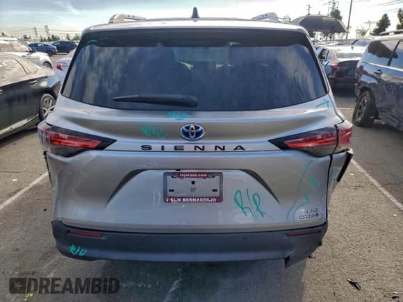 ✅ 2022 Toyota Sienna XLE • VIN: 5TDJRKEC7NS083875 • Lot: 93349815. Listed on Copart with 41,052 mi. Free auction sales archive from the USA and detailed vehicle history report at DreamBid. Image 6.