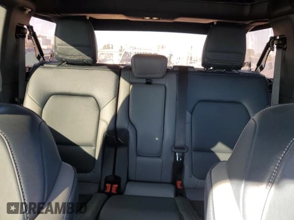 ✅ 2024 Ford Bronco Outer Banks • VIN: 1FMEE8BP3RLA09699 • Lot: 92308335. Wystawiony na Copart z przebiegiem 24 529 mil. Bezpłatny archiwum sprzedaży aukcyjnych z USA i szczegółowy raport historii pojazdu na DreamBid. Zdjęcie 10.