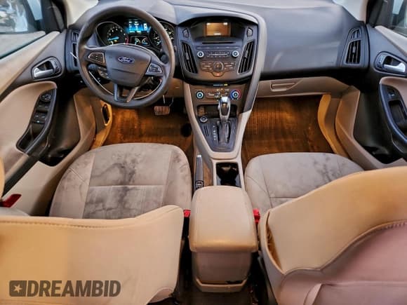 ✅ 2015 Ford Focus SE • VIN: 1FADP3F27FL365134 • Lot: 95317315. Wystawiony na Copart z przebiegiem 200 473 mil. Bezpłatny archiwum sprzedaży aukcyjnych z USA i szczegółowy raport historii pojazdu na DreamBid. Zdjęcie 8.