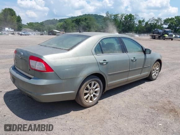 ✅ 2008 Mercury Milan • VIN: 3MEHM07Z88R668733 • Lot: 42713309. Listed on IAAI with 124,110 mi. Free auction sales archive from the USA and detailed vehicle history report at DreamBid. Image 4.
