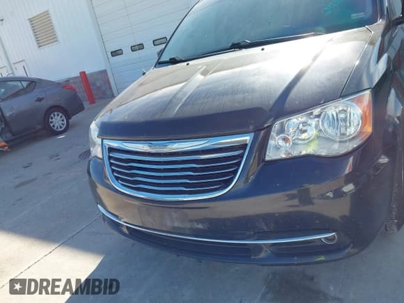 ✅ 2016 Chrysler Town & Country Touring • VIN: 2C4RC1BG8GR295038 • Lot: 43618748. Wystawiony na IAAI z przebiegiem 242 697 mil. Bezpłatny archiwum sprzedaży aukcyjnych z USA i szczegółowy raport historii pojazdu na DreamBid. Zdjęcie 6.