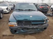 ✅ 1998 Dodge Dakota SLT • VIN: 1B7GL22X1WS754968 • Lot: 49078635. Wystawiony na Copart z przebiegiem 138 116 mil. Bezpłatny archiwum sprzedaży aukcyjnych z USA i szczegółowy raport historii pojazdu na DreamBid. Zdjęcie 5.