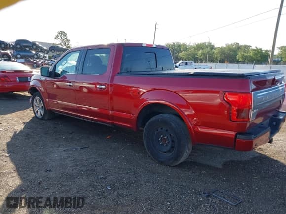 ✅ 2018 Ford F-150 XLT • VIN: 1FTEW1CG0JFB09074 • Lot: 42028096. Wystawiony na IAAI z przebiegiem 200 080 mil. Bezpłatny archiwum sprzedaży aukcyjnych z USA i szczegółowy raport historii pojazdu na DreamBid. Zdjęcie 3.