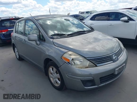 ✅ 2009 Nissan Versa S • VIN: 3N1BC13E19L475074 • Лот: 43240360. Опубликован ранее на IAAI с пробегом 155 297 миль. Бесплатный доступ к архиву аукционных продаж из США и подробный отчёт об истории автомобиля на DreamBid. Изображение 1.