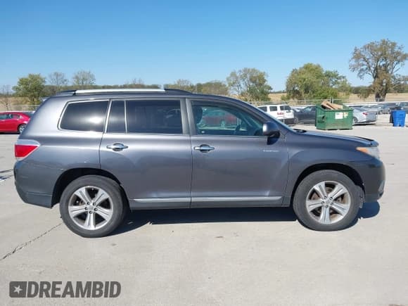 ✅ 2013 Toyota Highlander Limited • VIN: 5TDDK3EH7DS278800 • Lot: 43424622. Listed on IAAI with 111,799 mi. Free auction sales archive from the USA and detailed vehicle history report at DreamBid. Image 13.