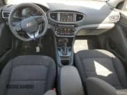 ✅ 2018 Hyundai Ioniq Blue • VIN: KMHC65LC2JU100864 • Lot: 52219505. Wystawiony na Copart z przebiegiem 72 044 mil. Bezpłatny archiwum sprzedaży aukcyjnych z USA i szczegółowy raport historii pojazdu na DreamBid. Zdjęcie 8.