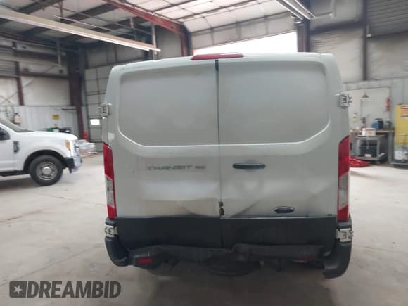 ✅ 2016 Ford Transit Cargo • VIN: 1FTYE1YM2GKA57008 • Lot: 42468272. Wystawiony na IAAI z przebiegiem 152 870 mil. Bezpłatny archiwum sprzedaży aukcyjnych z USA i szczegółowy raport historii pojazdu na DreamBid. Zdjęcie 16.