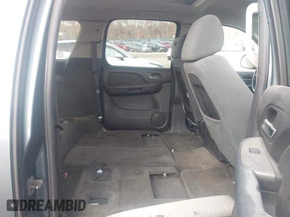 ✅ 2009 Chevrolet Suburban Commercial • VIN: 1GNFK163X9R226297 • Lot: 43697474. Listed on IAAI with 169,377 mi. Free auction sales archive from the USA and detailed vehicle history report at DreamBid. Image 8.