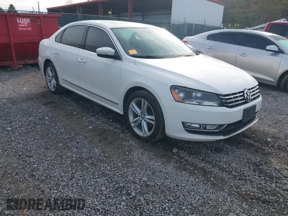 ✅ 2013 Volkswagen Passat SE • VIN: 1VWBN7A37DC126398 • Лот: 43285640. Опубликован ранее на IAAI с пробегом 161 330 миль. Бесплатный доступ к архиву аукционных продаж из США и подробный отчёт об истории автомобиля на DreamBid. Изображение 1.