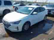 2020 Hyundai Elantra SE z VIN 5NPD74LF4LH605926, wystawiony jako IAAI lot #42370112 z przebiegiem 111 350 mil mil oraz . Historia ofert i sprzedaży dostępna na DreamBid. Obrazek 2.