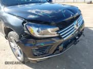 ✅ 2016 Volkswagen Touareg Lux • VIN: WVGEF9BP4GD001508 • Lot: 41850994. Wystawiony na IAAI z przebiegiem 63 355 mil. Bezpłatny archiwum sprzedaży aukcyjnych z USA i szczegółowy raport historii pojazdu na DreamBid. Zdjęcie 17.