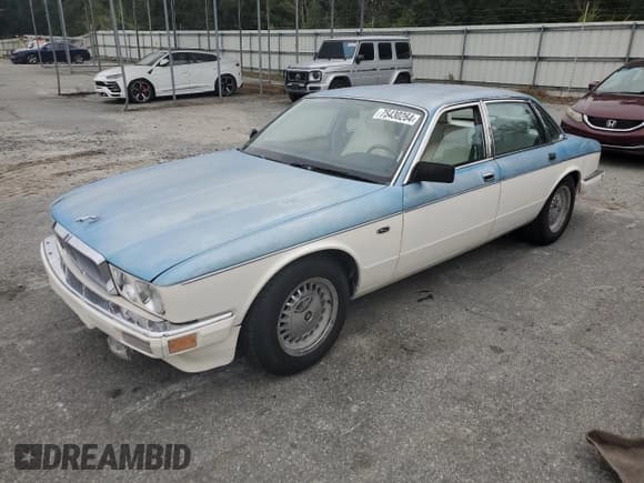✅ 1988 Jaguar XJ • VIN: SAJKV1648JC536061 • Lot: 75430264. Wystawiony na Copart z przebiegiem Nie podano. Bezpłatny archiwum sprzedaży aukcyjnych z USA i szczegółowy raport historii pojazdu na DreamBid. Zdjęcie 1.