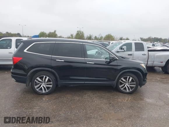 ✅ 2018 Honda Pilot Touring • VIN: 5FNYF5H99JB017044 • Lot: 43821143. Listed on IAAI with 156,739 mi. Free auction sales archive from the USA and detailed vehicle history report at DreamBid. Image 13.
