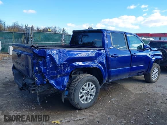 ✅ 2024 Toyota Tacoma SR5 • VIN: 3TMLB5JNXRM009104 • Lot: 43809059. Wystawiony na IAAI z przebiegiem 7 724 mil. Bezpłatny archiwum sprzedaży aukcyjnych z USA i szczegółowy raport historii pojazdu na DreamBid. Zdjęcie 18.