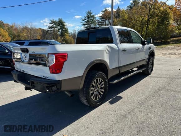 ✅ 2018 Nissan Titan Pro-4X • VIN: 1N6BA1F44JN526705 • Lot: 90614775. Wystawiony na Copart z przebiegiem 136 762 mil. Bezpłatny archiwum sprzedaży aukcyjnych z USA i szczegółowy raport historii pojazdu na DreamBid. Zdjęcie 3.