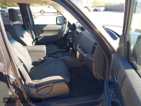 ✅ 2011 Jeep Liberty Sport • VIN: 1J4PN2GK0BW596689 • Lot: 43595085. Listed on IAAI with 198,618 mi. Free auction sales archive from the USA and detailed vehicle history report at DreamBid. Image 5.