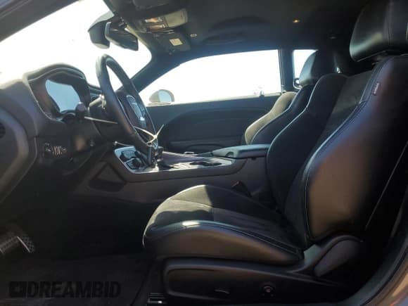 ✅ 2018 Dodge Challenger SXT Plus • VIN: 2C3CDZAG5JH183009 • Lot: 52932124. Wystawiony na Copart z przebiegiem 34 035 mil. Bezpłatny archiwum sprzedaży aukcyjnych z USA i szczegółowy raport historii pojazdu na DreamBid. Zdjęcie 7.