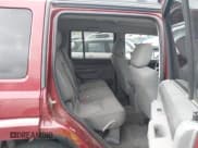 ✅ 2007 Jeep Commander Sport • VIN: 1J8HH48K37C635868 • Lot: 43396709. Wystawiony na IAAI z przebiegiem 211 054 mil. Bezpłatny archiwum sprzedaży aukcyjnych z USA i szczegółowy raport historii pojazdu na DreamBid. Zdjęcie 8.