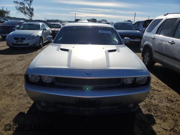 ✅ 2009 Dodge Challenger SE • VIN: 2B3LJ44V59H561537 • Lot: 86720334. Wystawiony na Copart z przebiegiem 163 233 mil. Bezpłatny archiwum sprzedaży aukcyjnych z USA i szczegółowy raport historii pojazdu na DreamBid. Zdjęcie 5.