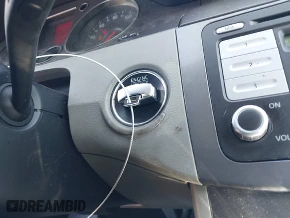 ✅ 2008 Volkswagen Passat Turbo • VIN: WVWJK73C58E204126 • Лот: 43801876. Опубликован ранее на IAAI с пробегом 261 009 миль. Бесплатный доступ к архиву аукционных продаж из США и подробный отчёт об истории автомобиля на DreamBid. Изображение 11.