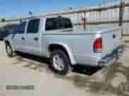 2002 Dodge Dakota SLT z VIN 1B7HL48X02S545545, wystawiony jako Copart lot #77478754 z przebiegiem 83 985 mil mil oraz Czysty tytuł • Clean title. Historia ofert i sprzedaży dostępna na DreamBid. Obrazek 2.