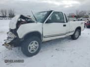 ✅ 2000 Chevrolet S-10 LS • VIN: 1GCDT19WXY8252163 • Лот: 41405495. Опубликован ранее на Copart с пробегом Не указан. Бесплатный доступ к архиву аукционных продаж из США и подробный отчёт об истории автомобиля на DreamBid. Изображение 1.