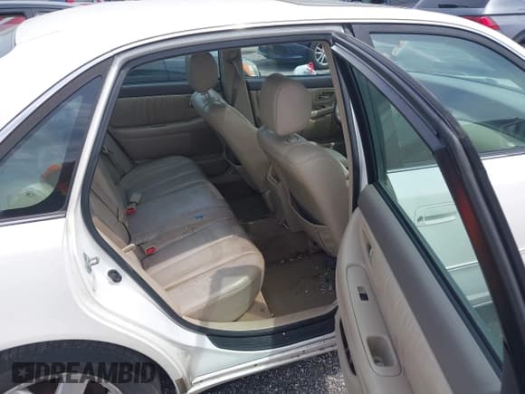 ✅ 2000 Toyota Avalon XL • VIN: 4T1BF28B7YU016818 • Lot: 42248410. Wystawiony na IAAI z przebiegiem 234 873 mil. Bezpłatny archiwum sprzedaży aukcyjnych z USA i szczegółowy raport historii pojazdu na DreamBid. Zdjęcie 8.