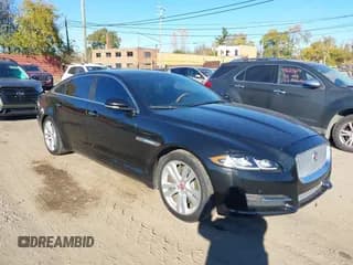 ✅ 2016 Jaguar XJ Portfolio • VIN: SAJWJ2GD1G8W00339 • Lot: 43642626. Wystawiony na IAAI z przebiegiem 100 482 mil. Bezpłatny archiwum sprzedaży aukcyjnych z USA i szczegółowy raport historii pojazdu na DreamBid. Zdjęcie 1.